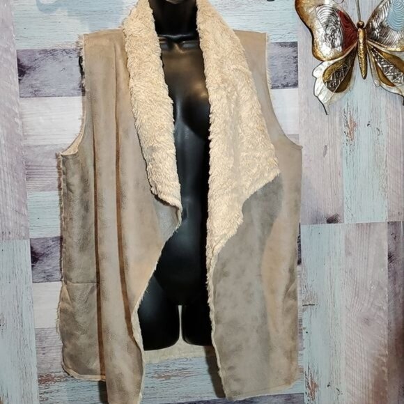 Saks Fifth Avenue Faux Fur Sleeveless Vest Open Front Sz Large L - Picture 1 of 10